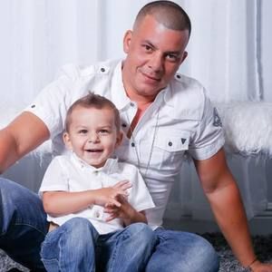 Meet your Posher, Dennis